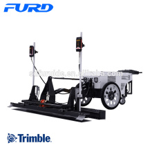 Trimble Walk detrás de la máquina niveladora de hormigón con solera láser